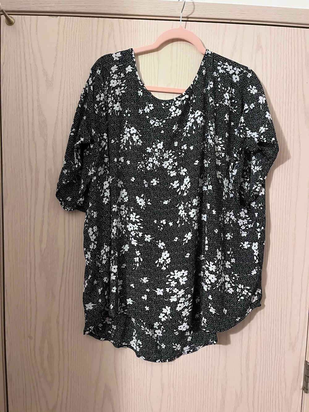 Maurices Black & White Floral Scoop Neck Women’s Top